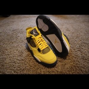 Jordan 4 “Lightning”